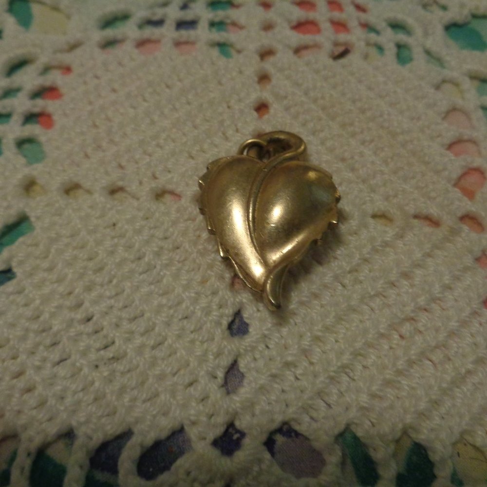 VINTAGE SM SWEETHEART PIN OR PENDANT